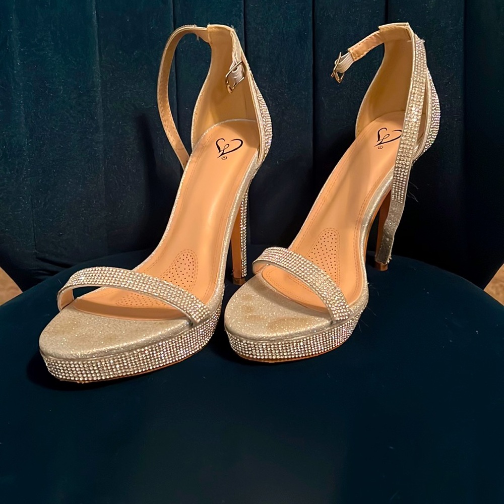 Women’s shoes; size 7; silver heels; brand Windsor